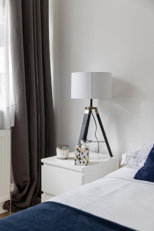 Gorgeous Modern Apartment Near Redhill Station Inc Private Garden & Parking Esterno foto